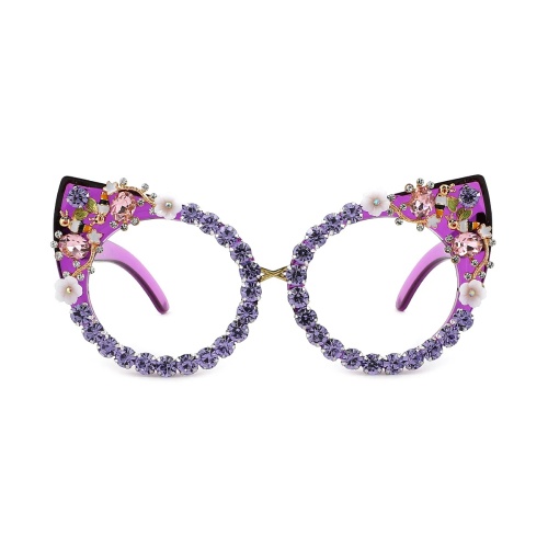 Step into the spotlight with these dazzling purple cat-eye frames!