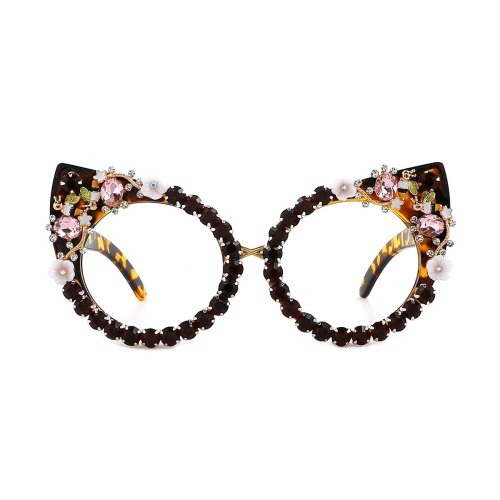 Step into the spotlight with these dazzling purple cat-eye frames!