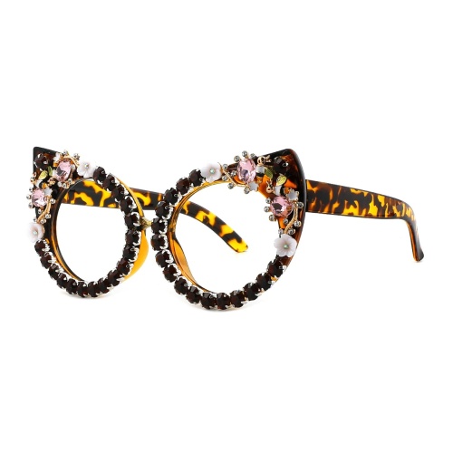 Step into the spotlight with these dazzling purple cat-eye frames!
