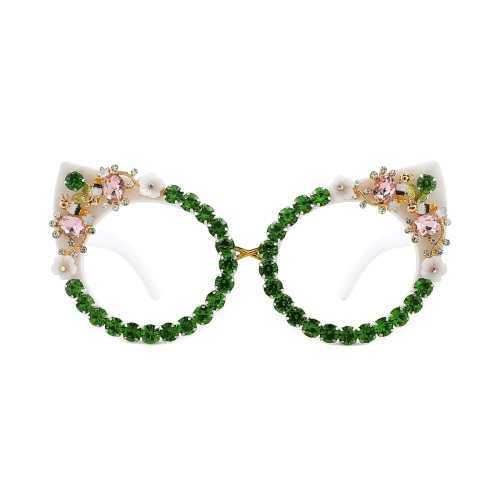 Step into the spotlight with these dazzling purple cat-eye frames!