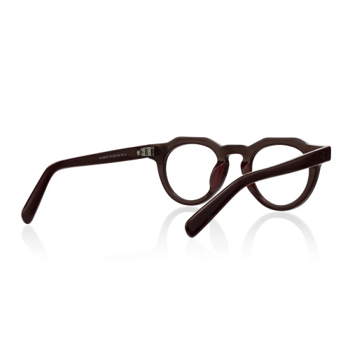 Hey peeps, don’t sleep on this awesome eyeglass frame—it’s a daily essential done right!