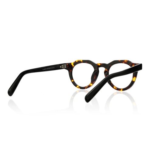 Hey peeps, don’t sleep on this awesome eyeglass frame—it’s a daily essential done right!
