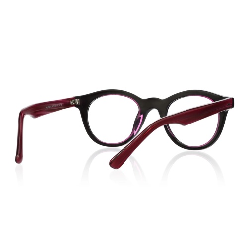 What a timeless gem this eyeglass frame is!