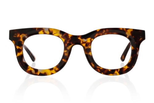 Fall in love with retro charm all over again with these full-rim oval glasses!