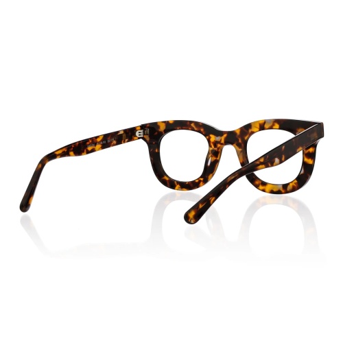 Fall in love with retro charm all over again with these full-rim oval glasses!