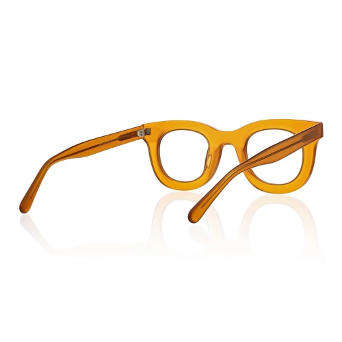 Fall in love with retro charm all over again with these full-rim oval glasses!