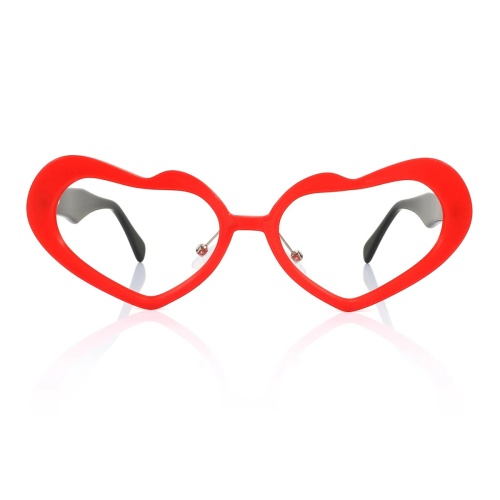 Check out this sleek Heart shaped frame! Crafted from sturdy plastic with handy spring hinges,