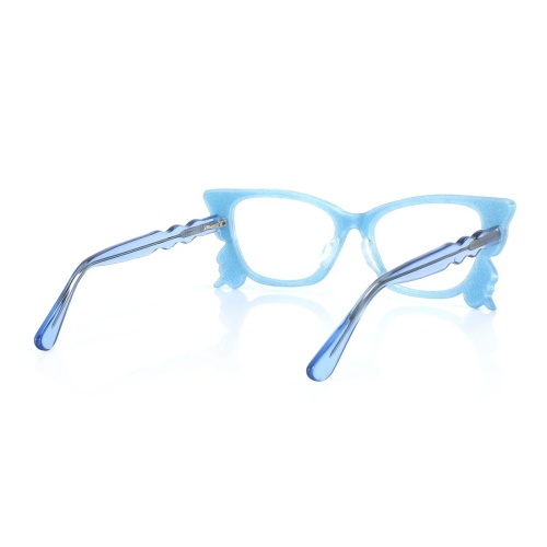 Hey fashion insiders! These eyeglass frames are a total style staple.