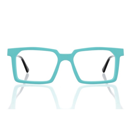 Looking for standout daily eyeglasses that won’t weigh you down?