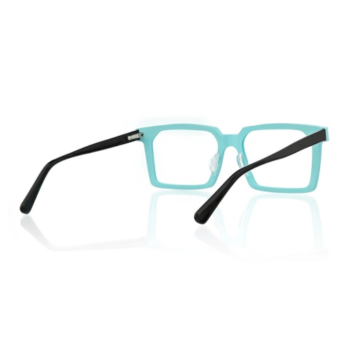 Looking for standout daily eyeglasses that won’t weigh you down?
