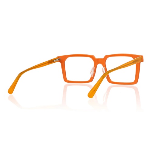 Looking for standout daily eyeglasses that won’t weigh you down?
