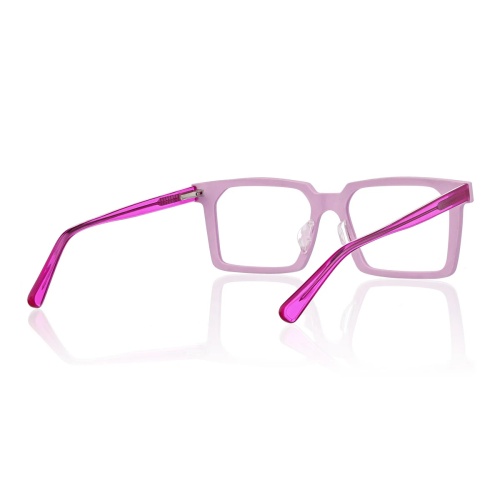 Looking for standout daily eyeglasses that won’t weigh you down?