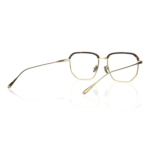 Hey, eyewear enthusiasts!